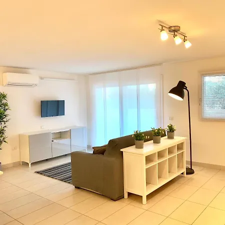 Nuovissimo Piano Terra A Due Passi Dal Mare