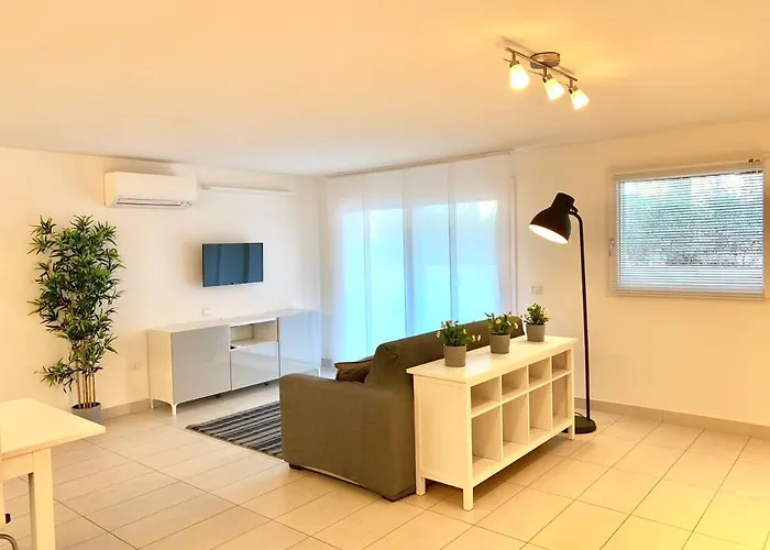 Nuovissimo Piano Terra A Due Passi Dal Mare