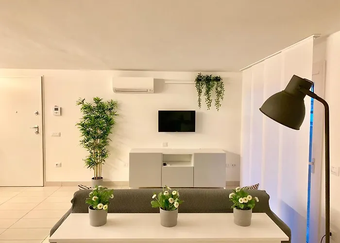 Nuovissimo Piano Terra A Due Passi Dal Mare